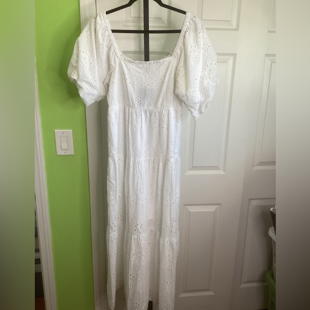 Meadow Rhodes Elegant White Eyelet Dress, size Medium, NWT